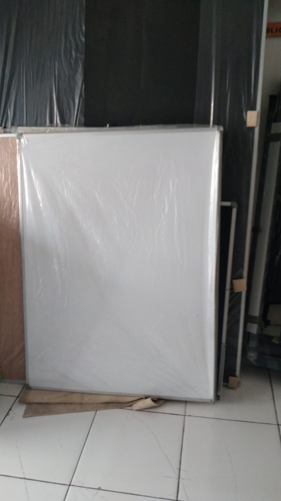 papan tulis 60x120 gantung