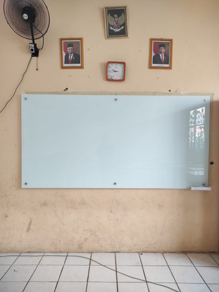 Jual Papan Tulis Kaca Glassboard Sekolah di Bintaro Sektor 5 Jakarta Selatan
