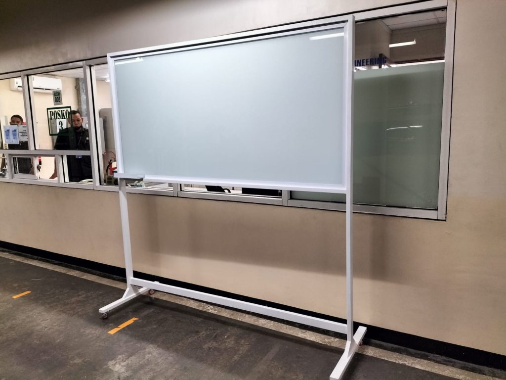 Jual Papan Tulis Kaca Glassboard Standing Sekolah di Jakarta