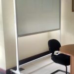 Papan Tulis Kaca Glassboard Standing di Jakarta Barat