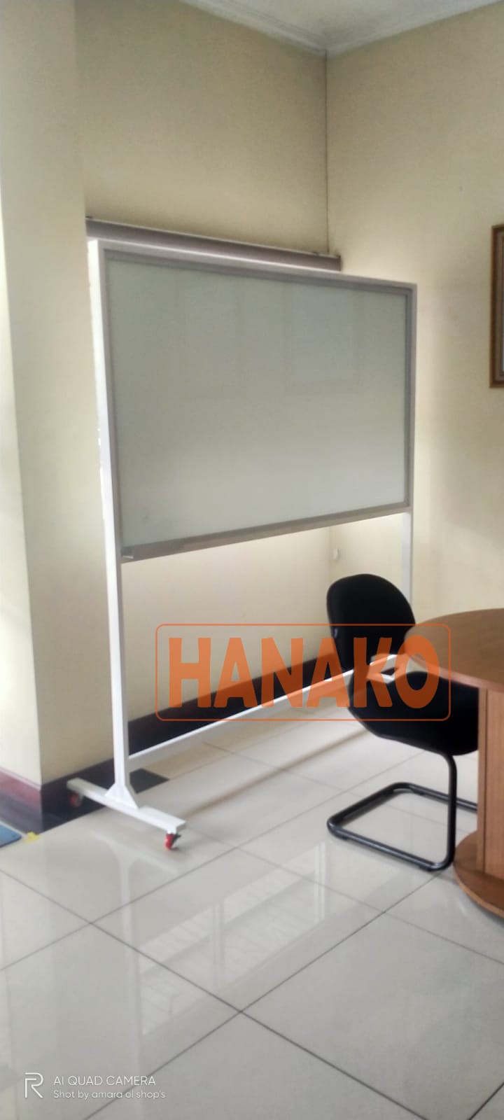 Papan Tulis Kaca Glassboard Standing di Jakarta Barat