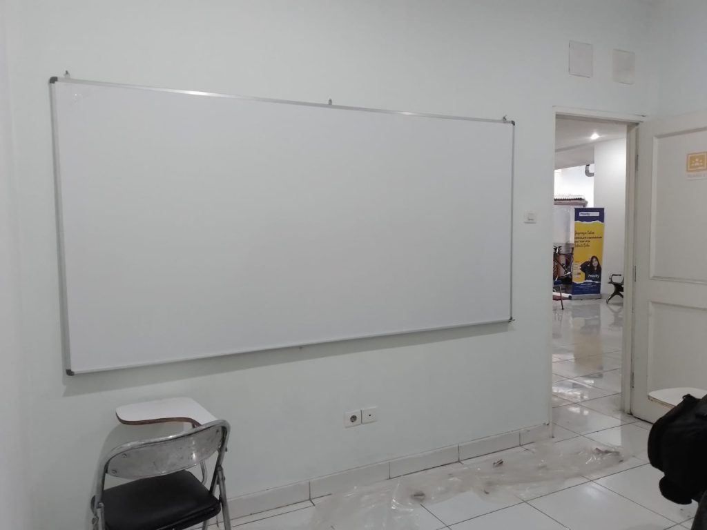Papan Tulis Whiteboard Hanako 120x240 Gantung Magnetik